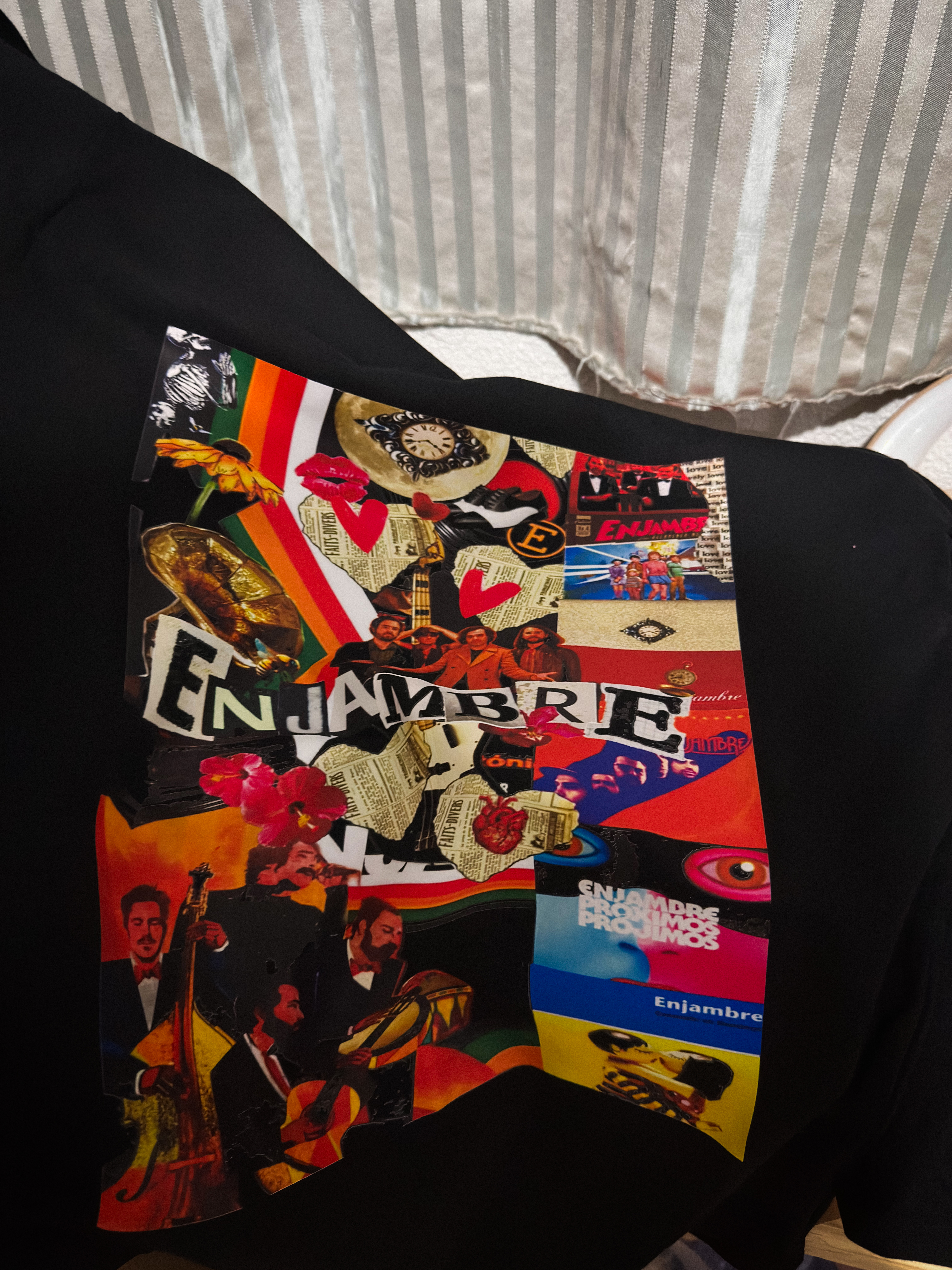Diseño personalizado de Enjambre impreso para evento musical